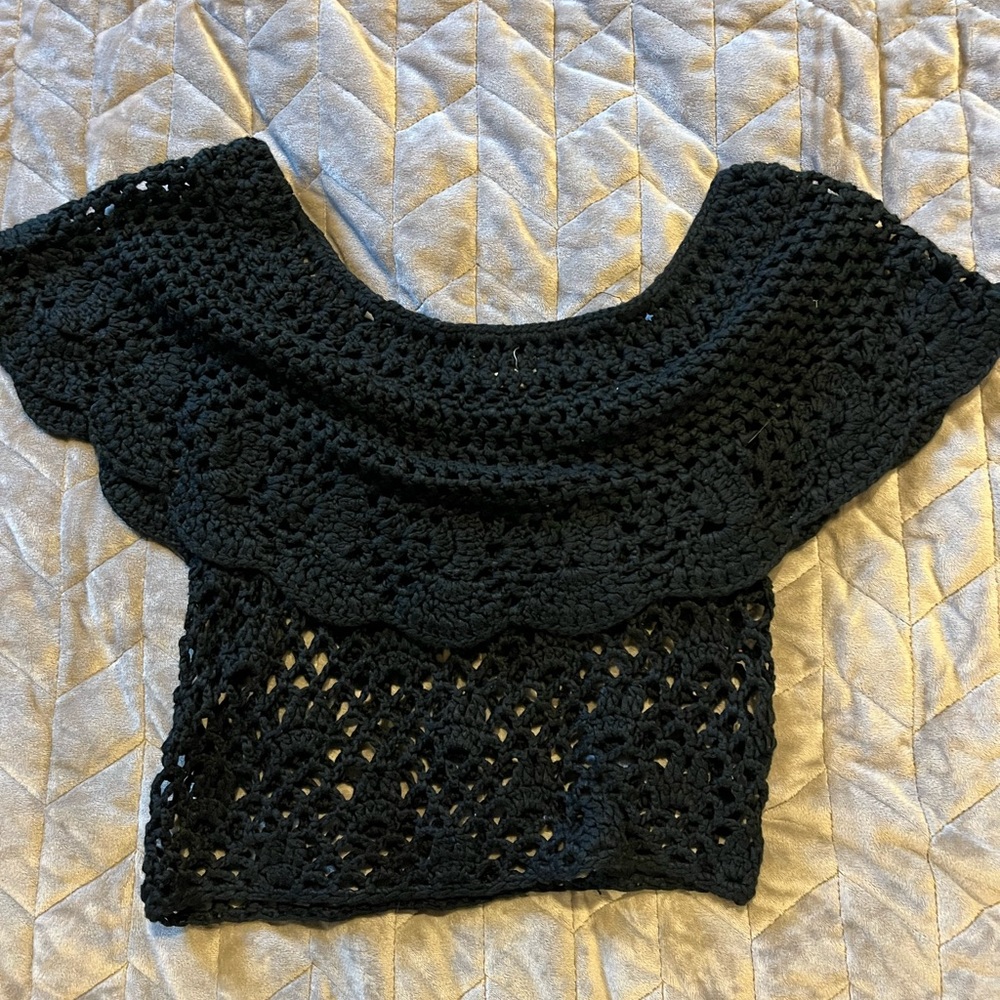 Black crop top